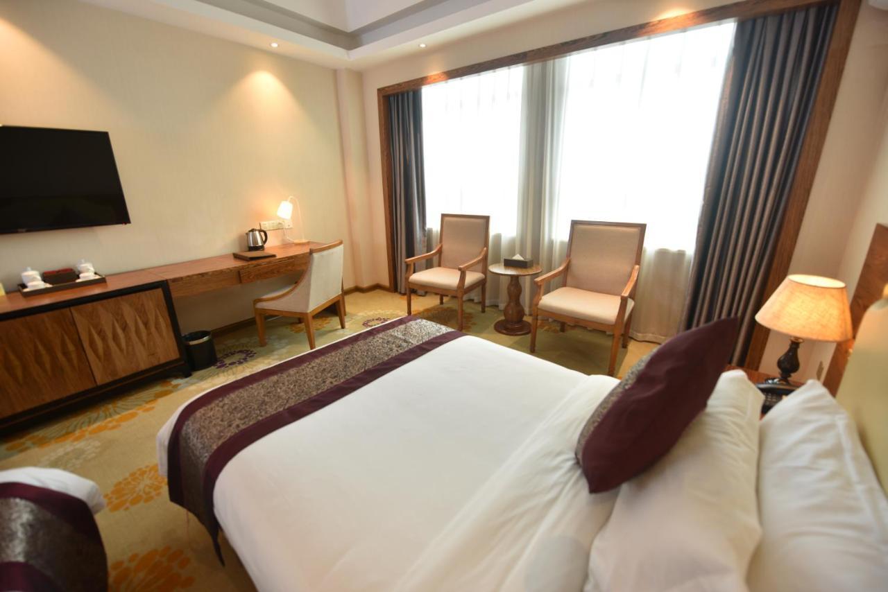 Hong Van Grand Hotel Mong Cai Екстер'єр фото