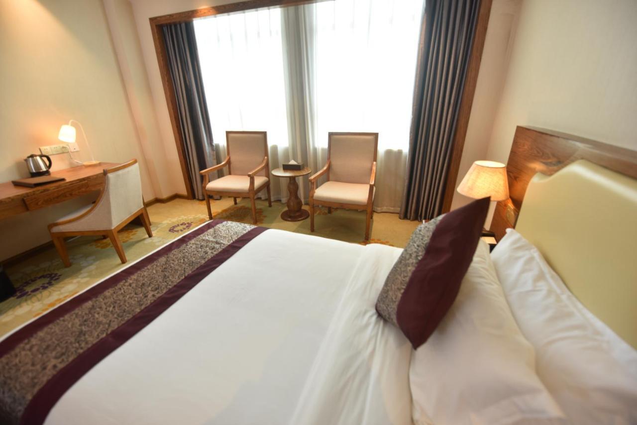 Hong Van Grand Hotel Mong Cai Екстер'єр фото