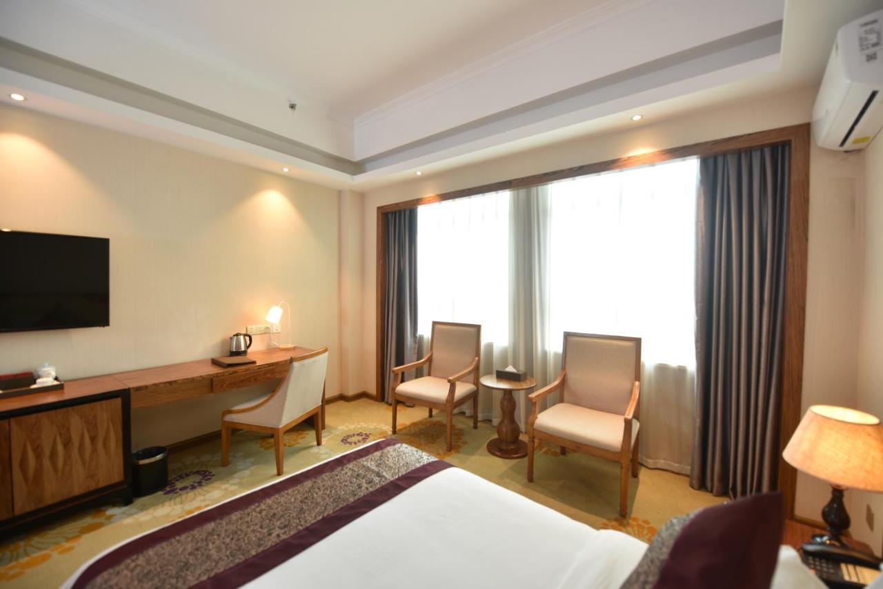 Hong Van Grand Hotel Mong Cai Екстер'єр фото