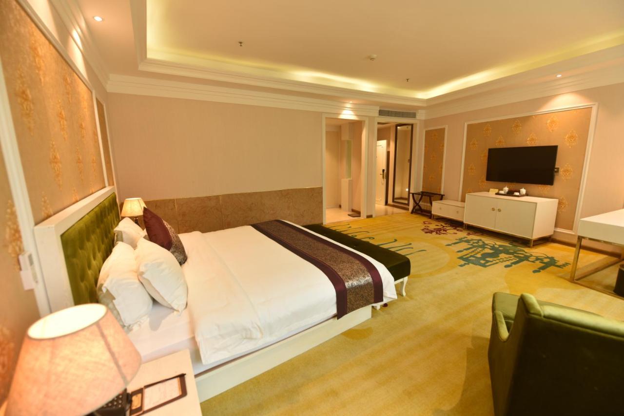 Hong Van Grand Hotel Mong Cai Екстер'єр фото
