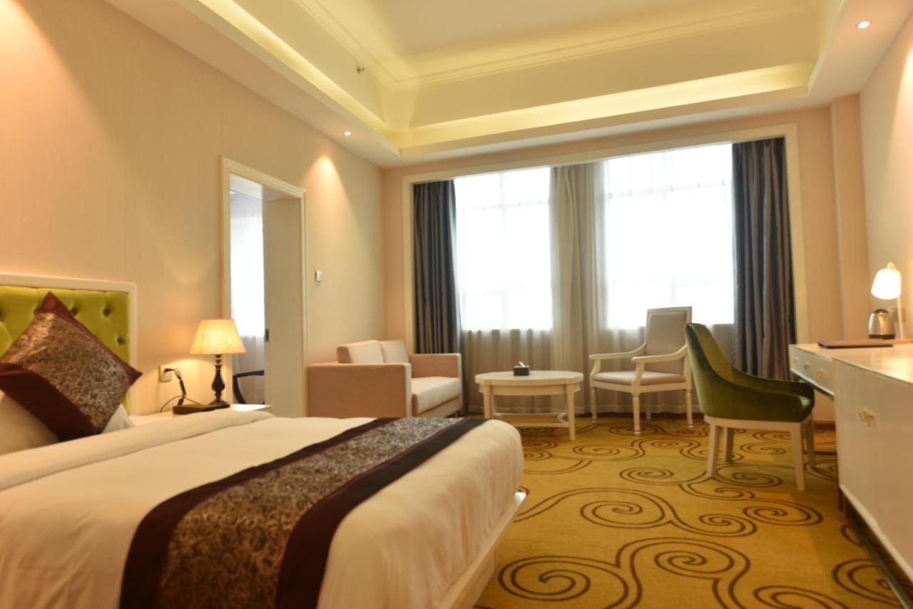 Hong Van Grand Hotel Mong Cai Екстер'єр фото