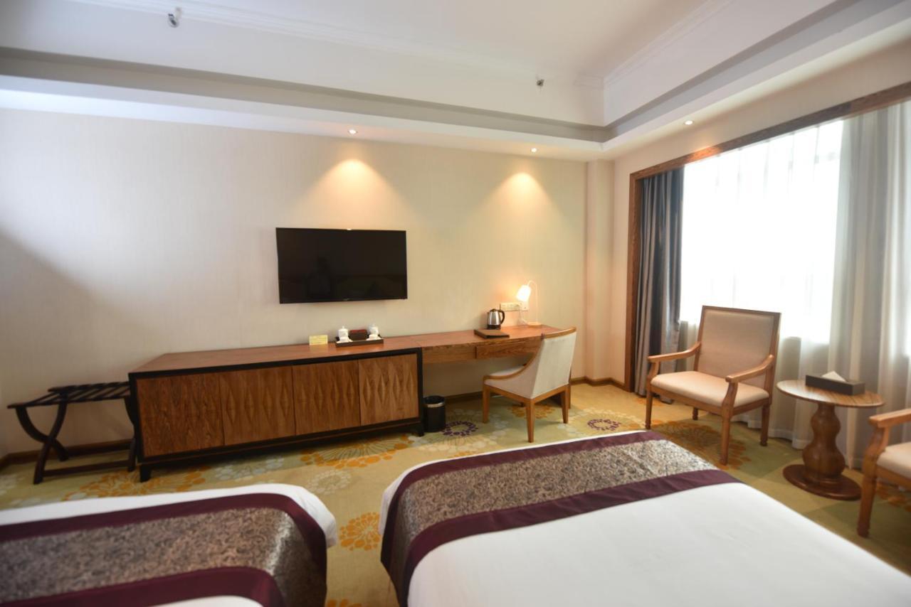 Hong Van Grand Hotel Mong Cai Екстер'єр фото