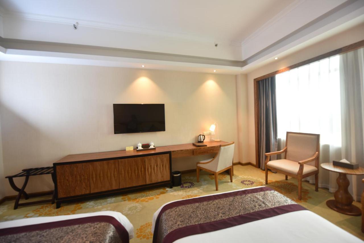 Hong Van Grand Hotel Mong Cai Екстер'єр фото