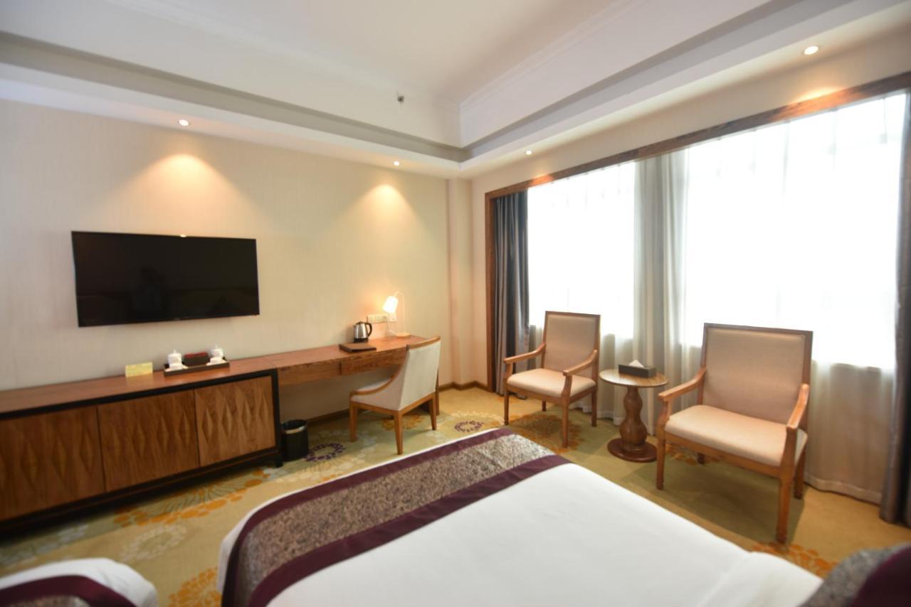 Hong Van Grand Hotel Mong Cai Екстер'єр фото