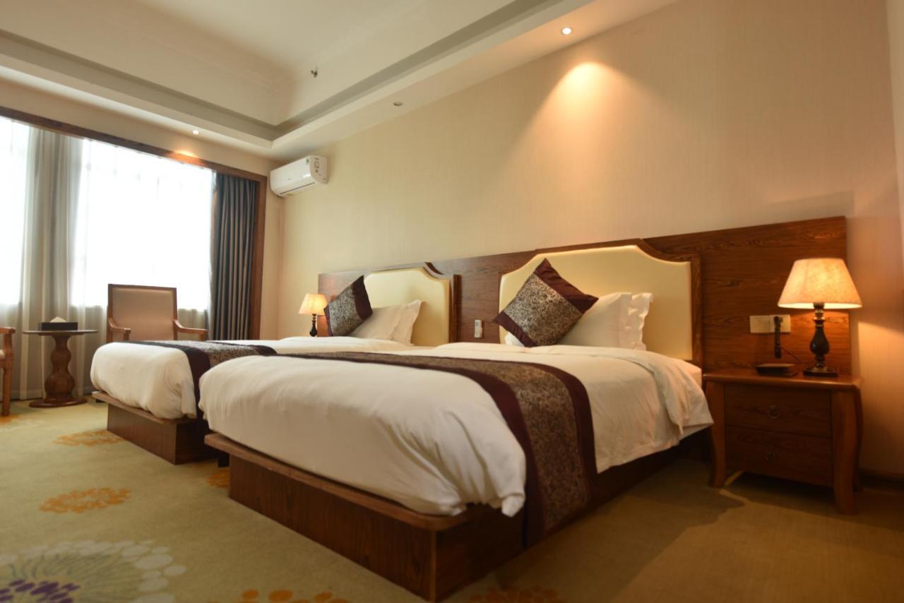 Hong Van Grand Hotel Mong Cai Екстер'єр фото